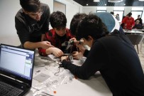 Basaksehirli Gençler Gelecegin Robotlarini Tasarliyor
