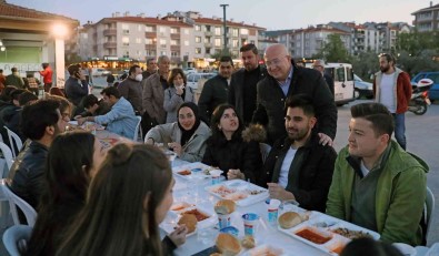 Baskan Gümüs, Üniversite Ögrencileri Ile Itfarda Bulustu