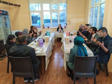 Basyayla'da Sehit Ailelerine Kaymakamlik Tarafindan Iftar Yemegi Verildi