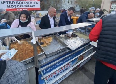 Bergama'da Günde 750 Kisilik Iftar