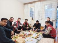 Kizilay Iftarda Üniversite Ögrencilerinin Evine Konuk Oldu