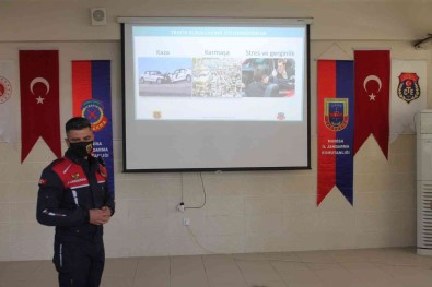 Manisa'da Jandarmadan Cezaevi Personeline 'Trafik Güvenligi' Egitimi