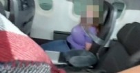 Uçakta zombi var! Yolcuları ısıran vahşi kadını koli bandıyla bağladılar! Rekor ceza