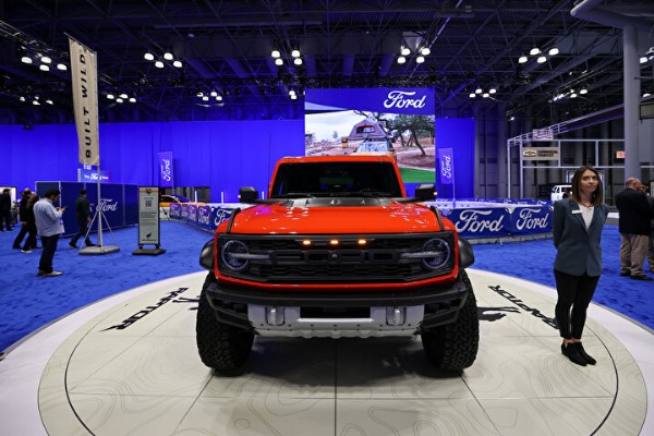 Otomotiv tutkunlarının merakla beklediği fuar: Son modeller görücüye çıktı