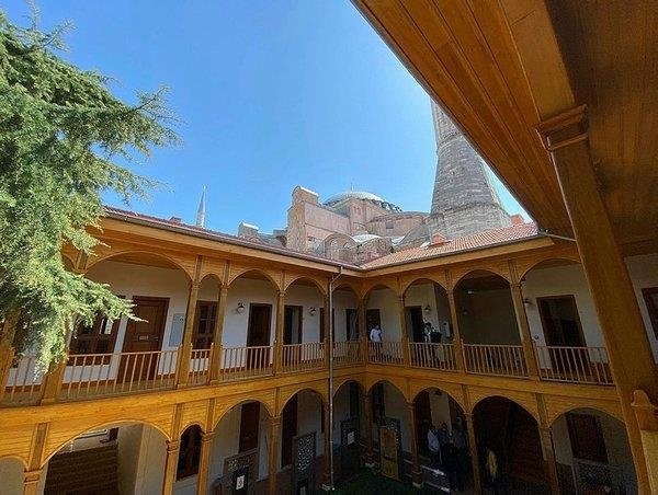 Başkan Erdoğan: Ayasofya'yı müzeye çeviren zihniyet bu medreseye de tahammül edememiştir!