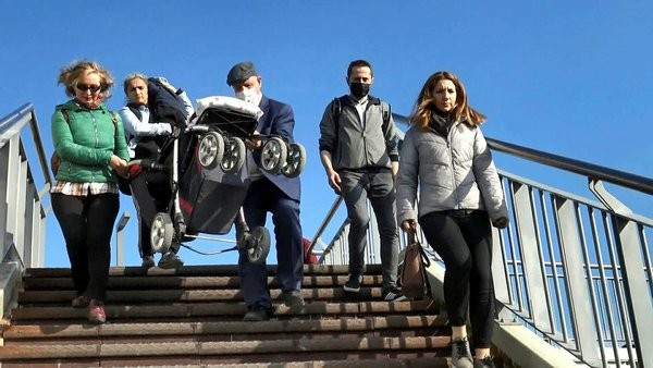 İETT mağduriyet yarattı! Bakıma alınan asansör nedeniyle engelli yaşlı ve bebeklileri zor durumda kaldı!