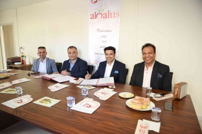 Asya'nin En Büyük Elma Üreticisi Olmayi Hedefliyorlar