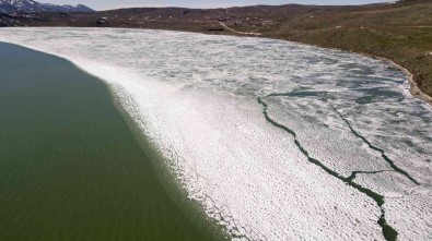 Buzlari Çözülen Nazik Gölü'nden Büyüleyen Görüntü
