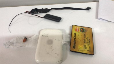 Ehliyet Sinavinda Üzerinden Kredi Karti Görünümlü 'Böcek' Çikti