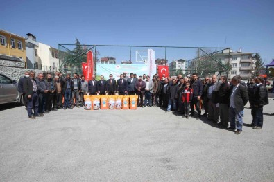 Konya'da Üreticilere Yüzde 75'I Hibe Destekli Yaglik Ayçiçek Tohumu Dagitildi