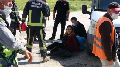 Yoldan Çikip Takla Atan Otomobil Kaldirimda 50 Metre Sürüklendi