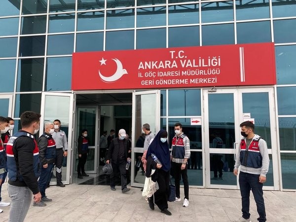 Türkiye’den 320 bin düzensiz göçmen gönderildi!