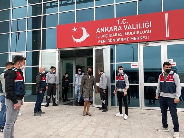 Türkiye’den 320 bin düzensiz göçmen gönderildi!