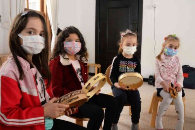 Bozüyük Belediyesi Çocuk Senligi Sanatevi'nde Devam Ediyor