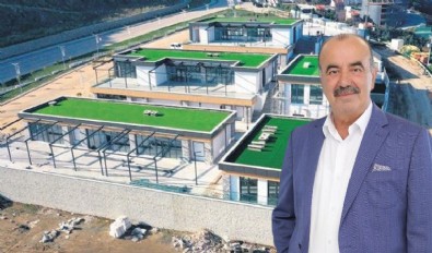 CHP'li başkanın 'prestij projem' dediği 11 milyonluk harabe! 7 yılda bitti 7 günde çöktü