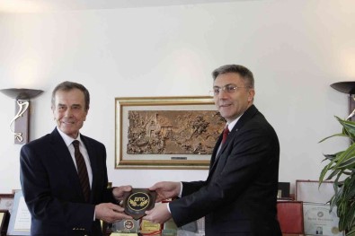 HÖH Genel Baskani Karadayi'dan Gençoglu'na Tesekkür Ziyareti