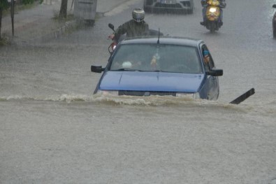 Meteoroloji Sari Kodla Uyardi Açiklamasi Trakya'yi Saganak Vuracak
