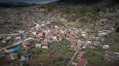 (Özel) Köylüler Kendilerine Emanet Edilen Yüzlerce Yillik Sancaga Gözü Gibi Bakiyor