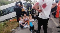 Turistleri Tasiyan Tur Minibüsü Sarampole Yuvarlandi Açiklamasi 13 Yarali
