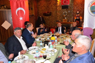 Vali Öner, Muhtarlarla Iftarda Bulustu