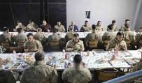 Vali Varol, Agri Dagi Eteklerinde Görev Yapan Askerlerle Iftar Yapti