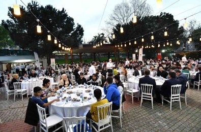 'Yetim Gülerse Dünya Güler'