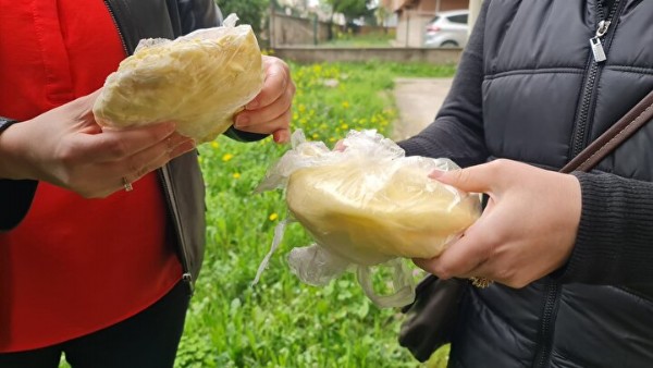 Kapı kapı dolaşıp tereyağı diye margarin ve patates püresi karışımı sattılar!