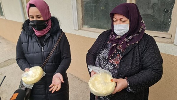 Kapı kapı dolaşıp tereyağı diye margarin ve patates püresi karışımı sattılar!
