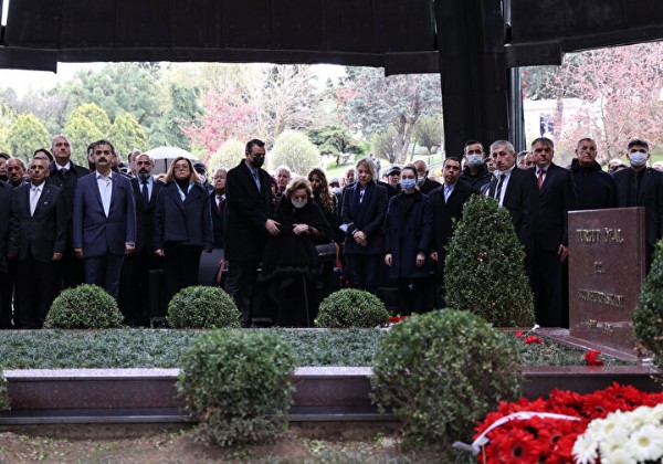 Sekizinci Cumhurbaşkanı Turgut Özal vefatının 29. yılında kabri başında anıldı!