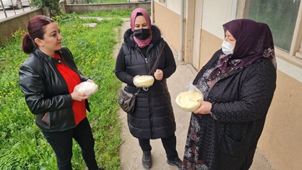 Kapı kapı dolaşıp tereyağı diye margarin ve patates püresi karışımı sattılar!