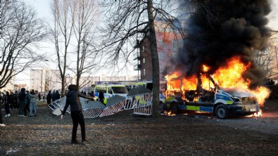 Avrupa ülkesi İsveç'te Kur’an-ı Kerim yaktılar!: Olaylar patladı, peş peşe nota verdiler