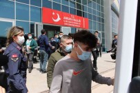 Düzensiz Göçmenler Ülkelerine Göçmen Geri Gönderme Merkezleri'nden Böyle Gönderiliyor