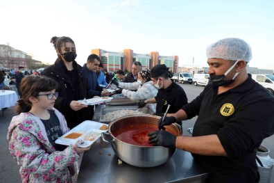 Iftar Sofrasi Çamlica Mahallesi'ne Kuruldu