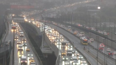 Istanbul Güne Yagmurla Uyandi, Trafik Yüzde 51'E Ulasti