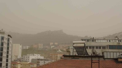 Uzmandan Uyari Açiklamasi 'Solunum Ve Kalp Hastalari Toz Tasiniminda Evden Çikmamali'