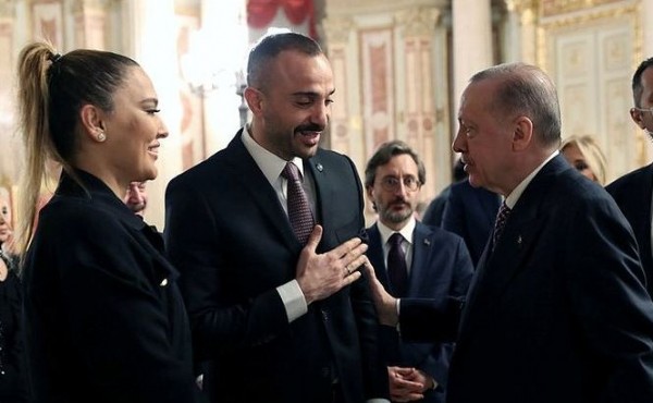 Sanatçılar Dolmabahçe’deki iftarda yaşananları anlattı! Cumhurbaşkanımız hepimizi tek tek onore etti