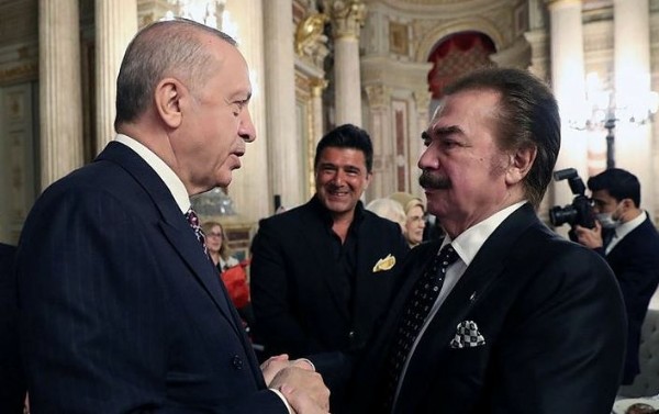 Sanatçılar Dolmabahçe’deki iftarda yaşananları anlattı! Cumhurbaşkanımız hepimizi tek tek onore etti