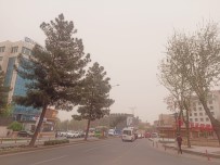 Diyarbakir'da Toz Bulutu Nedeniyle Gökyüzü Kizila Büründü