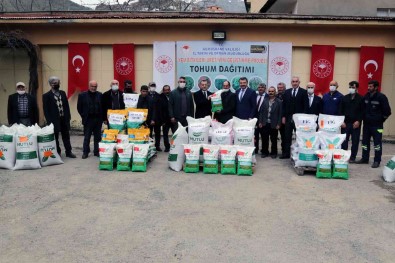 Gümüshane'de Üreticilere 46 Ton Yem Bitkisi Tohumu Dagitildi