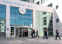 Is Yerinden Hirsizlik Zanlisi 3 Kisi Yakalandi