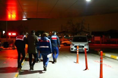 Izmir'de FETÖ'nün TSK Yapilanmasina Operasyon Açiklamasi 99 Kisi Hakkinda Gözalti Karari