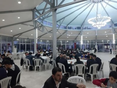 Kaymakam Gülenç, Germencikli Ögrencilerle Iftarda Bulustu