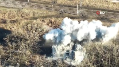 Ukrayna, Rus Askerlerinin Saklandigi Binayi Top Atislariyla Vurdu