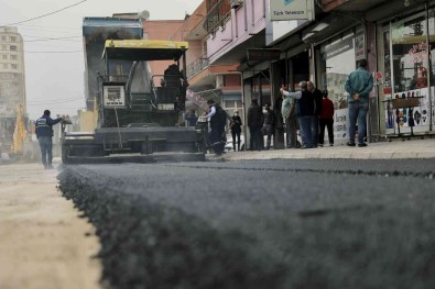 Yüregir'de 3 Yilda 261 Bin Ton Sicak Asfalt Döküldü