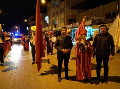 Erzinli Vatandaslar Mehter Marsi Ile Sahura Kalkti