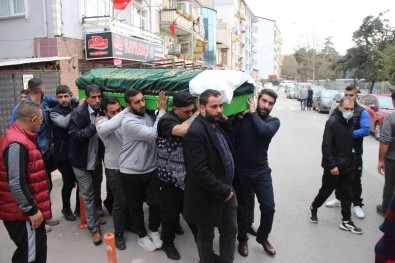 Feci Kazada Hayatini Kaybeden 2 Kisi Kocaeli'de Topraga Verildi