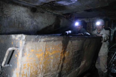 Madenciler Ilk Sahurunu Yerin 300 Metre Altinda Yapti