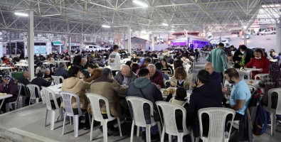 Mentese Belediyesi Iftar Sofrasina Yogun Ilgi