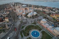 Sultanahmet Meydani'nda Ilk Iftar Heyecani