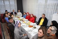 Baskan Özlü, Yikit Ailesi Ile Iftar Sofrasinda Bulustu